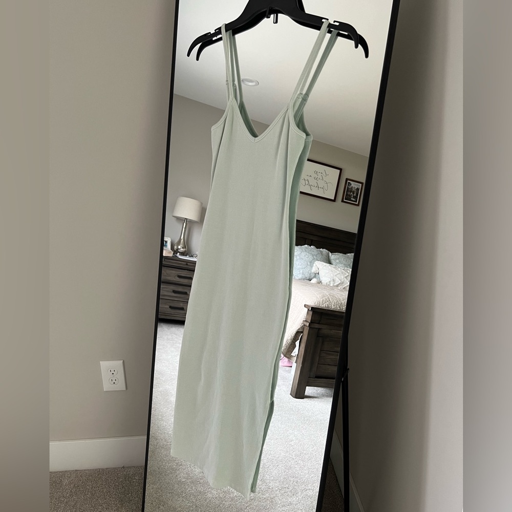 Lulus: Size Small, Mint Green Body-con dress.